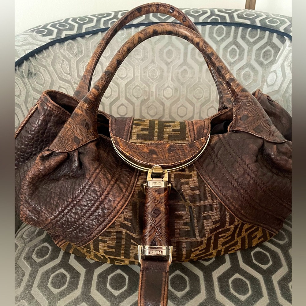 AUTHENTIC Original Fendi Spy Bag bought in 2009. The epitome of 2000’s fashion.
